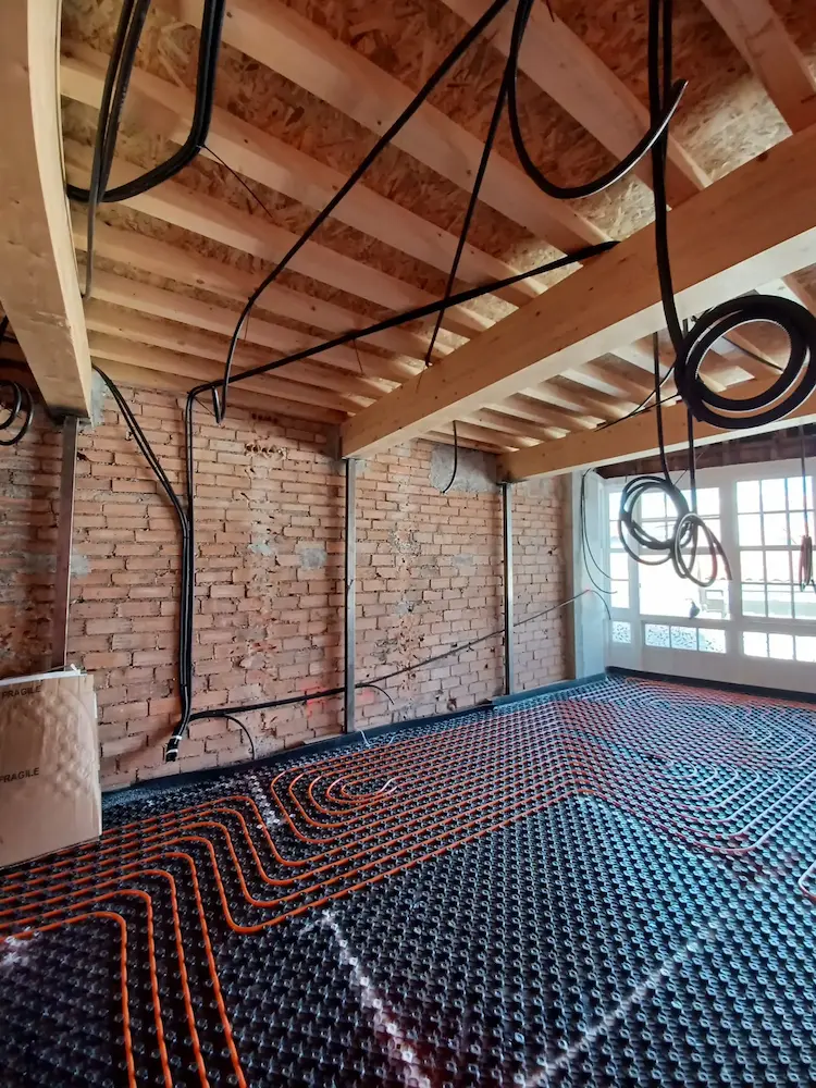 Instalación de suelo radiante una vivienda en Galicia.